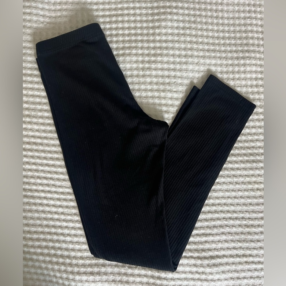OLD NAVY Girls Size Large black ribbed leggings.